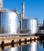  港口石油化工设施与货船7812#竖屏 	 