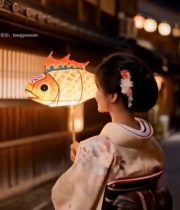  穿和服女子手持鱼形灯笼3857#竖屏 	 