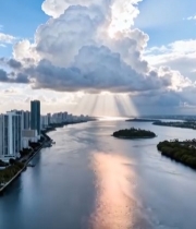  城市河流上空巨大云朵航拍2171#竖屏 	 