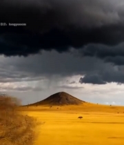  草原山丘乌云密布风景5862#竖屏 	 