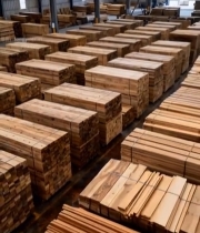  仓库内堆放的木材素材(1)7645#竖屏 	 