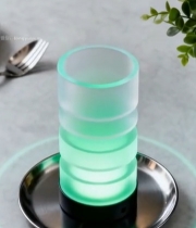  餐桌玻璃杯中绿色光影效果5868#竖屏 	 