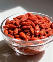  玻璃碗中干枸杞特写3406#竖屏 	 