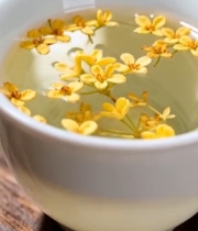  白色瓷杯盛桂花花草茶2384#竖屏 	 