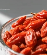  玻璃碗中干枸杞特写素材988#竖屏 	 