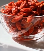  玻璃碗中干枸杞特写(2)7352#竖屏 	 