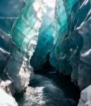  冰洞内的唯美自然景观7790#竖屏 	 