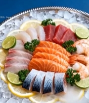  冰盘盛放的多样新鲜生鱼片1174#竖屏 	 