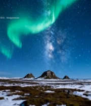  北极夜空下的极光景观795#竖屏 	 