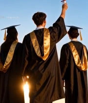  毕业生户外手持证书背影6511#竖屏 	 