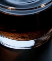  杯中液体涟漪特写1123#竖屏 	 